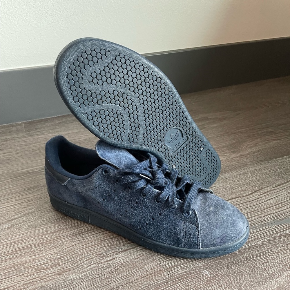 adidas stan smith - night indigo suede sneakers - sz 9 mens